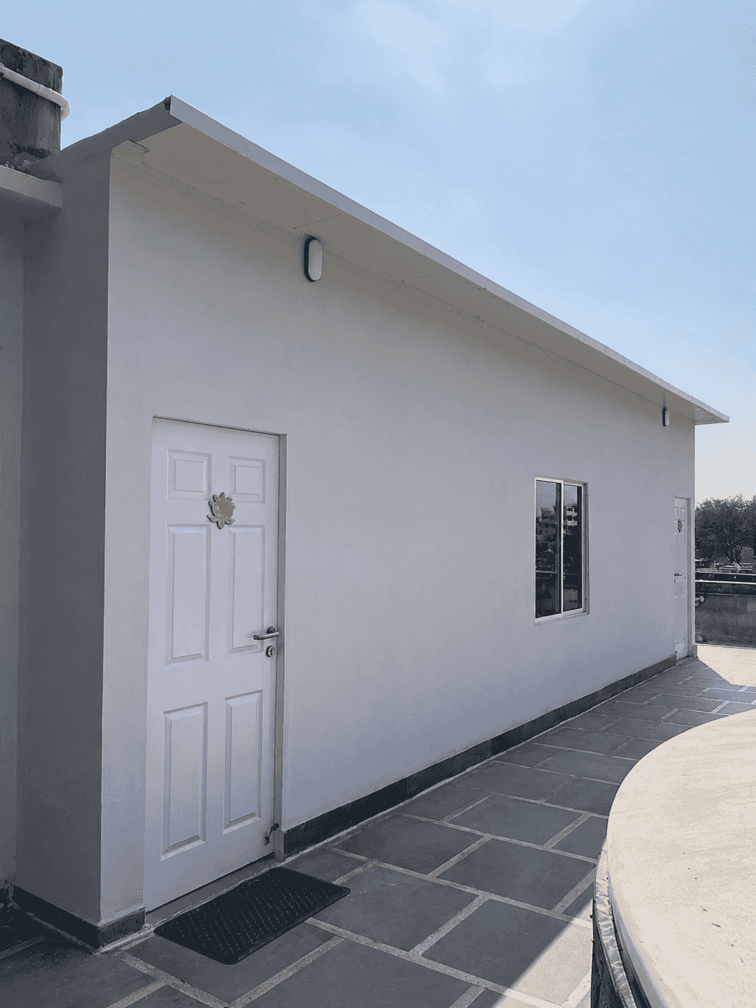 Prefab structure erected and handed over on a rooftop site